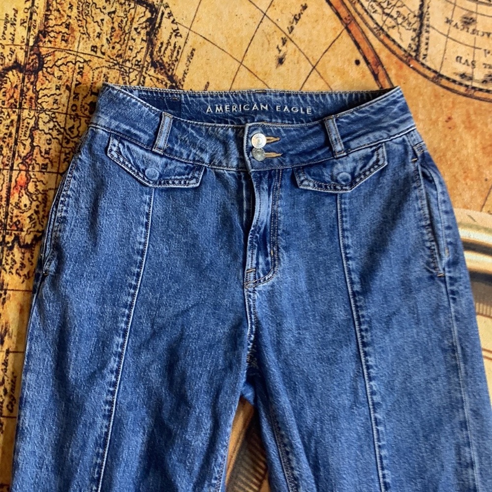 American Eagle Outfitters Retro High Rise Medium Washed Relaxed Mom Jeans - Picture 3 of 8